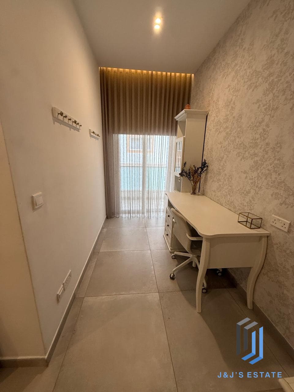 Fully furnished three-bedroom apartment in central San Gwann · 8
