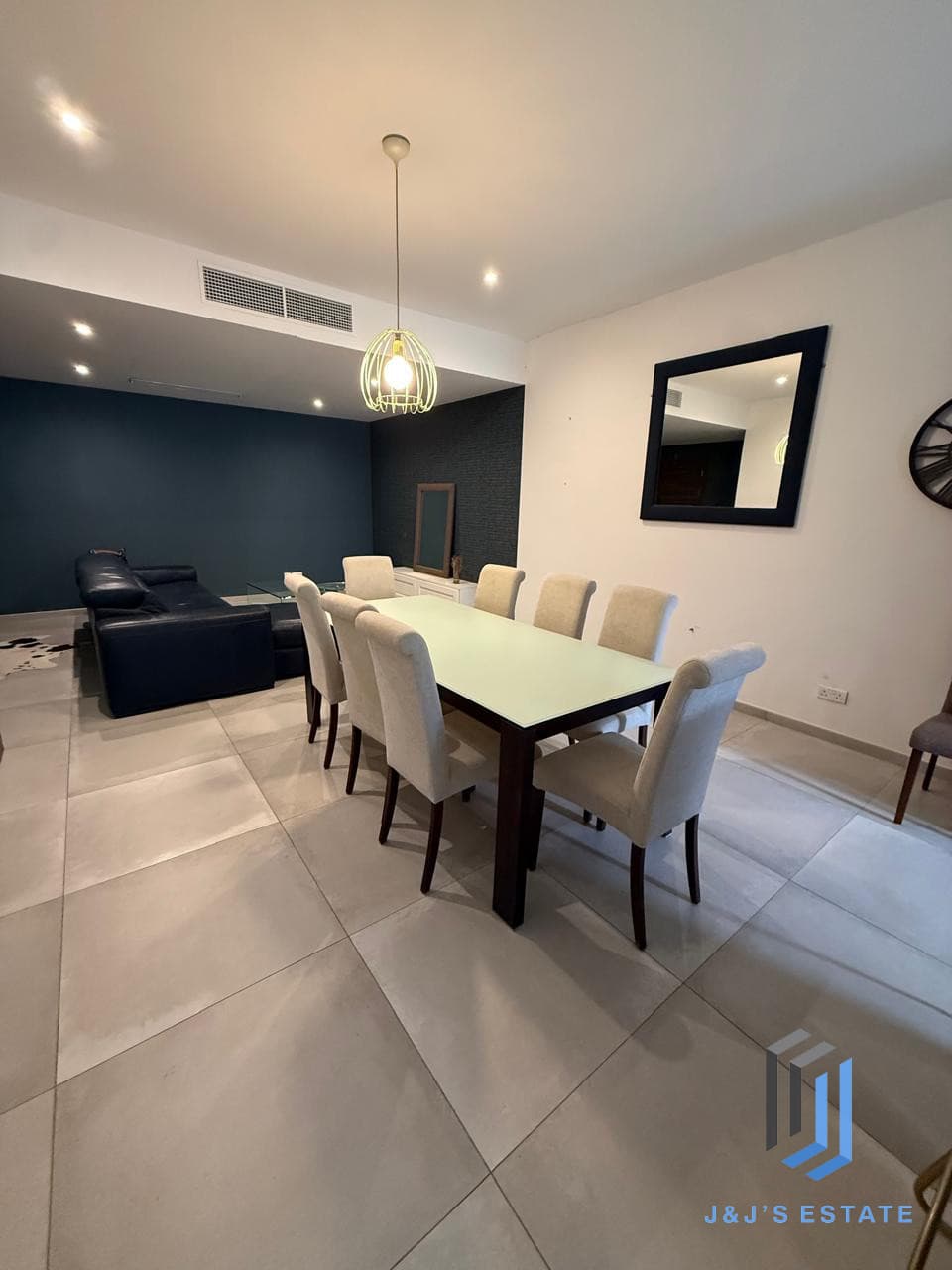 Fully furnished three-bedroom apartment in central San Gwann · 2