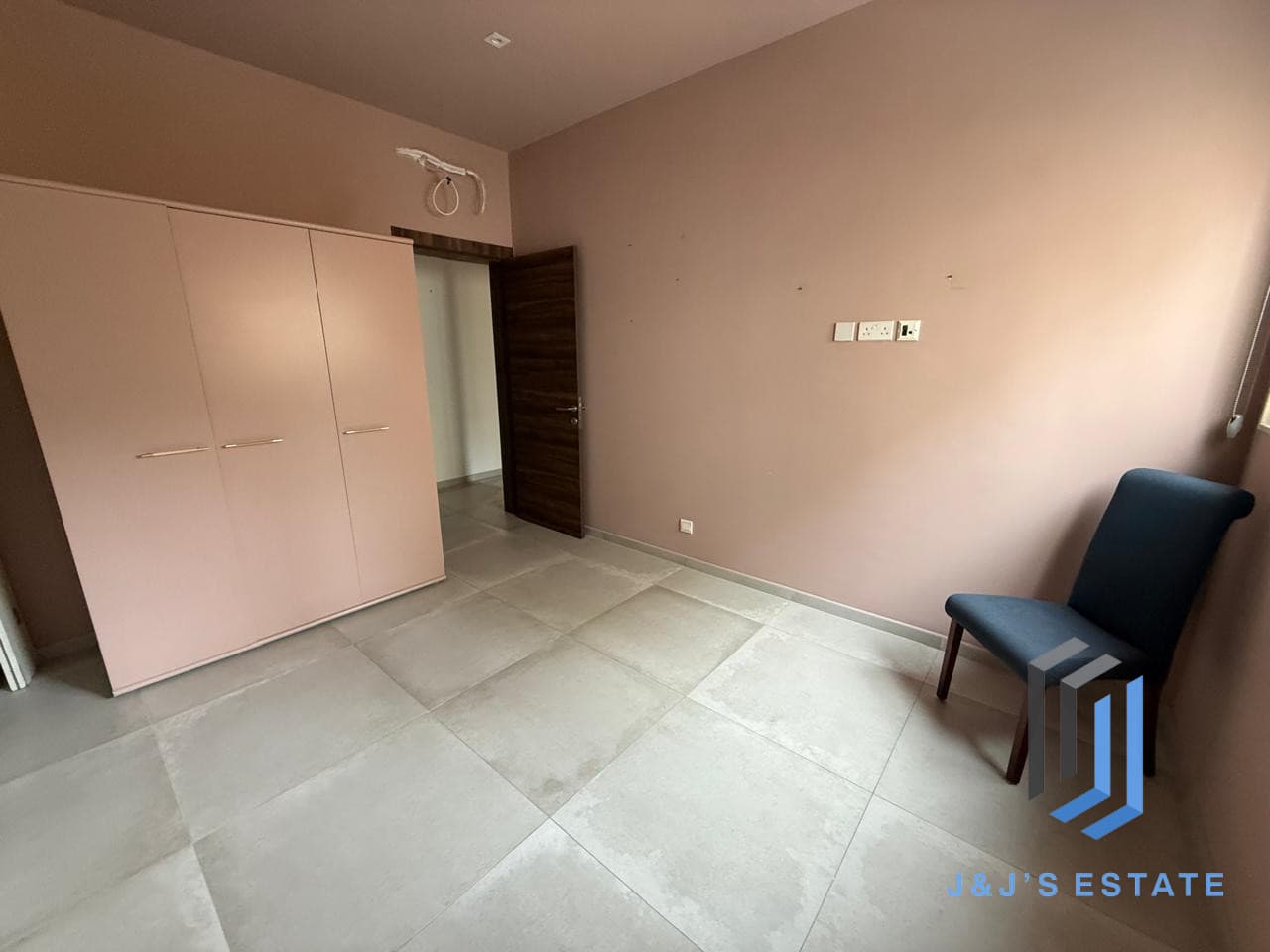 Fully furnished three-bedroom apartment in central San Gwann · 13
