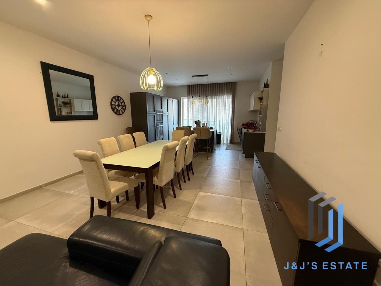 Fully furnished three-bedroom apartment in central San Gwann · 3