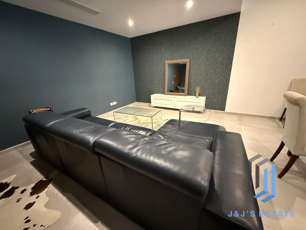 Fully furnished three-bedroom apartment in central San Gwann · 4
