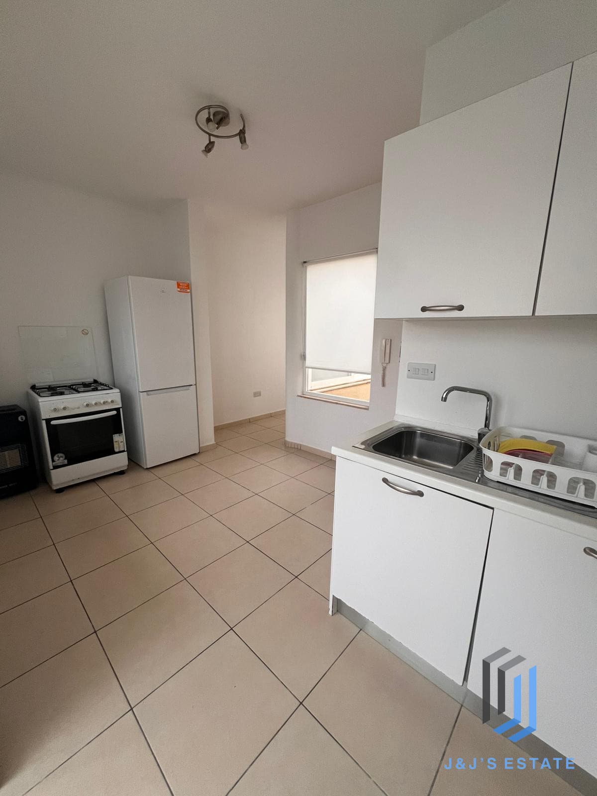 Fully Furnished Penthouse Apartment in Central Birkirkara · 5