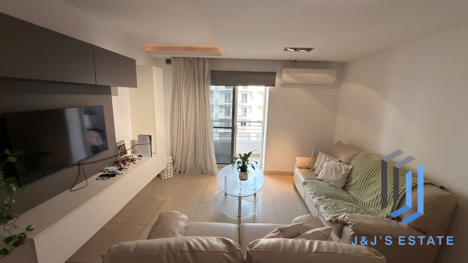 Fully furnished three-bedroom apartment in central Gzira · 4