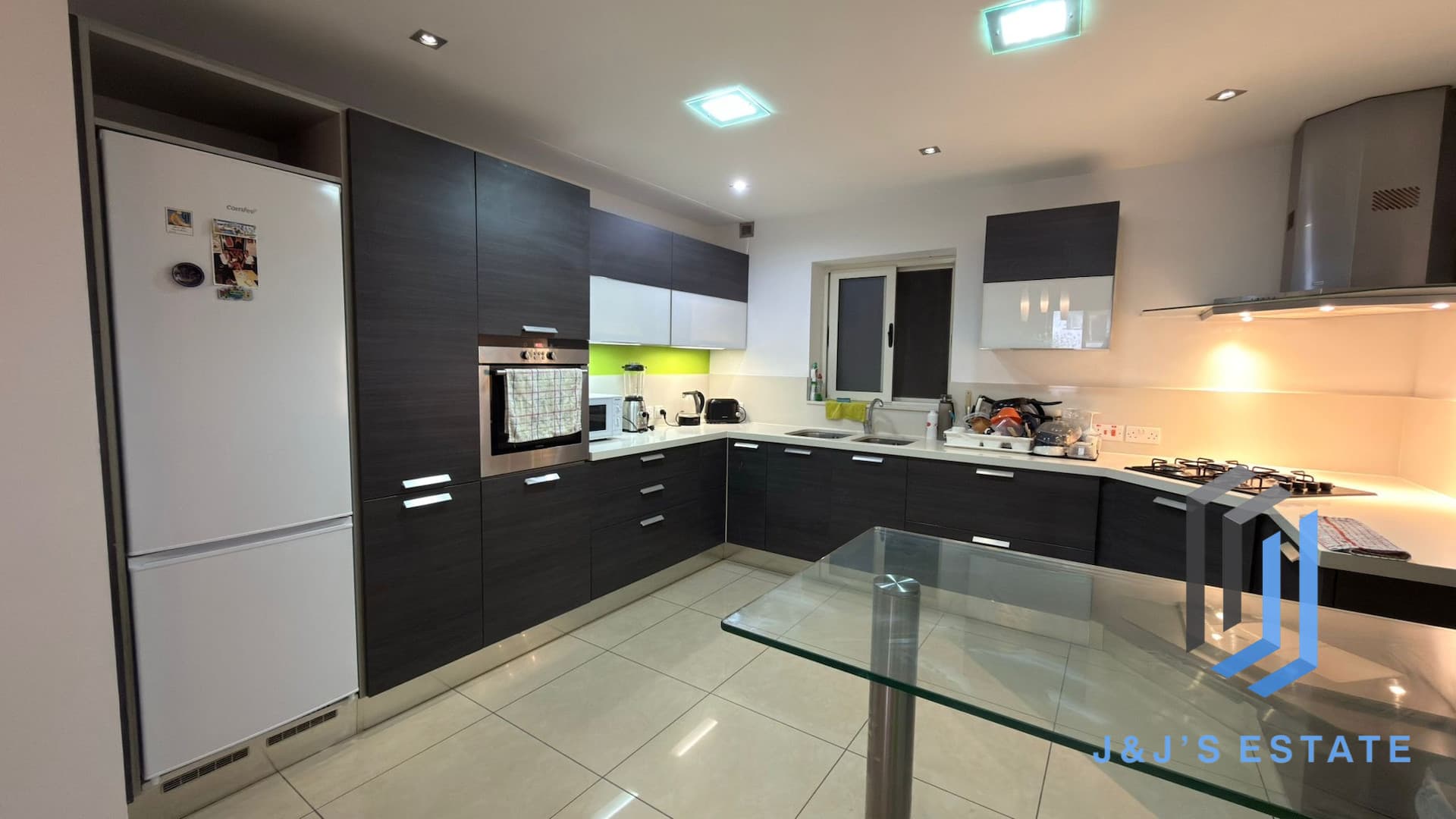 Fully furnished three-bedroom apartment in central Gzira · 7