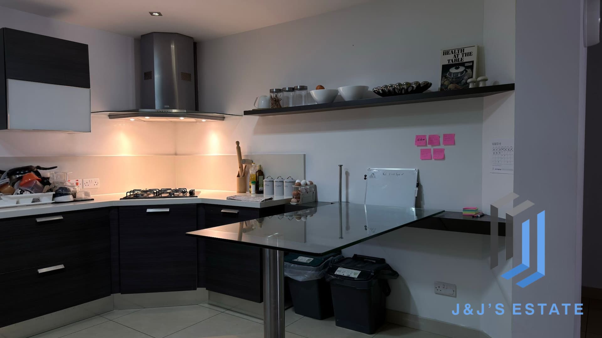 Fully furnished three-bedroom apartment in central Gzira · 8