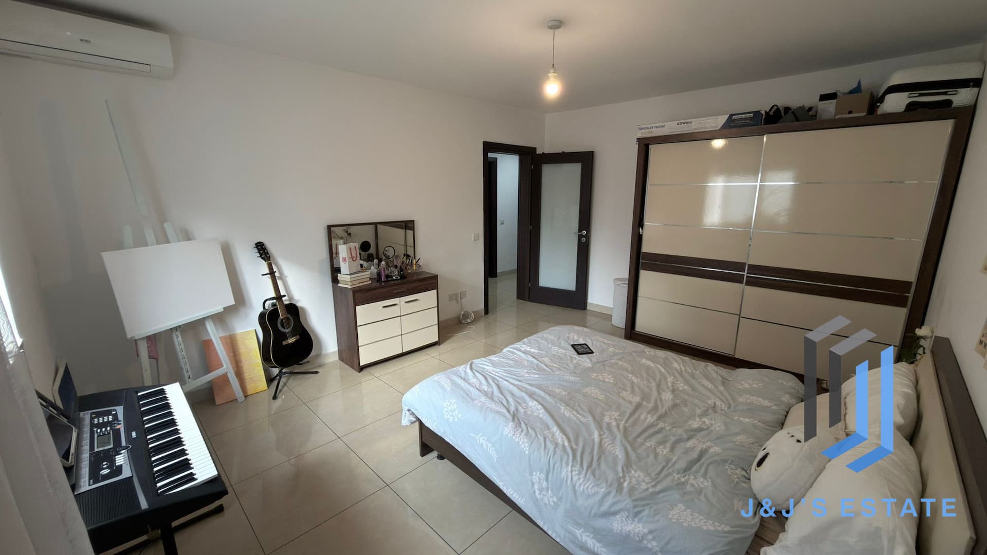 Fully furnished three-bedroom apartment in central Gzira · 17