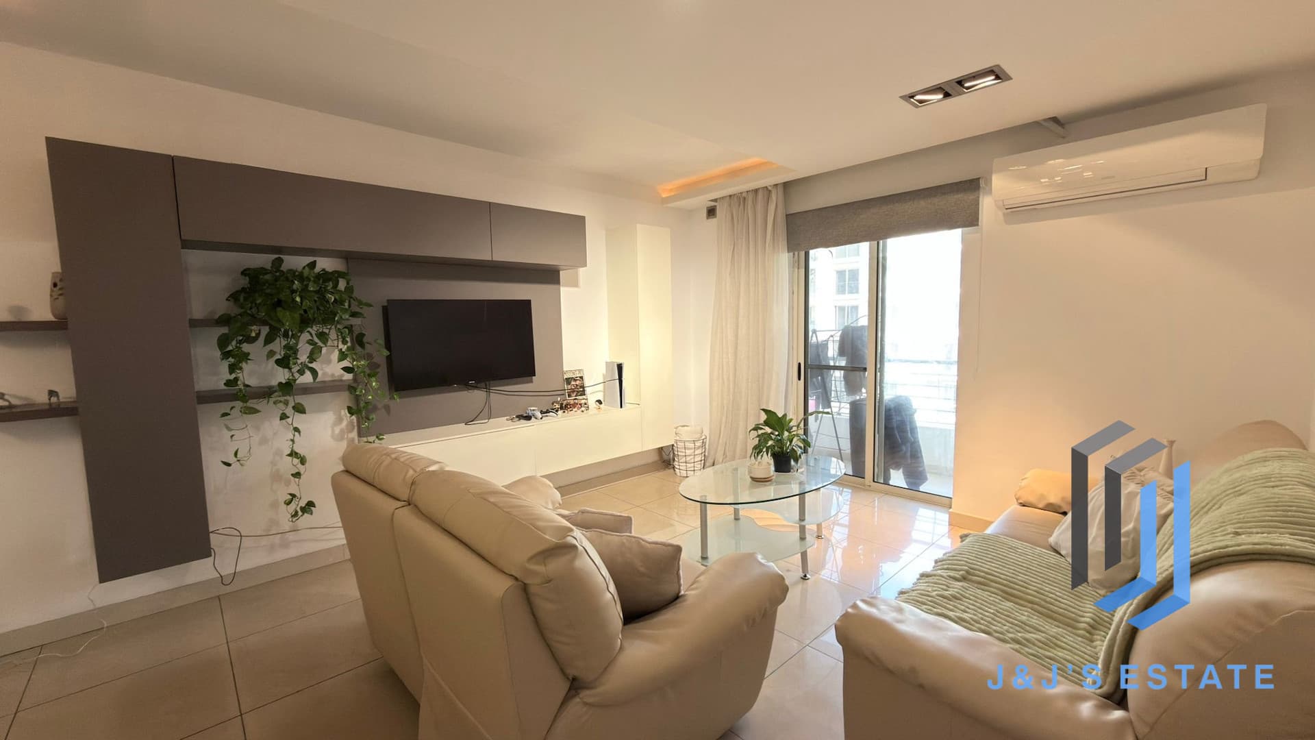 Fully furnished three-bedroom apartment in central Gzira · 3