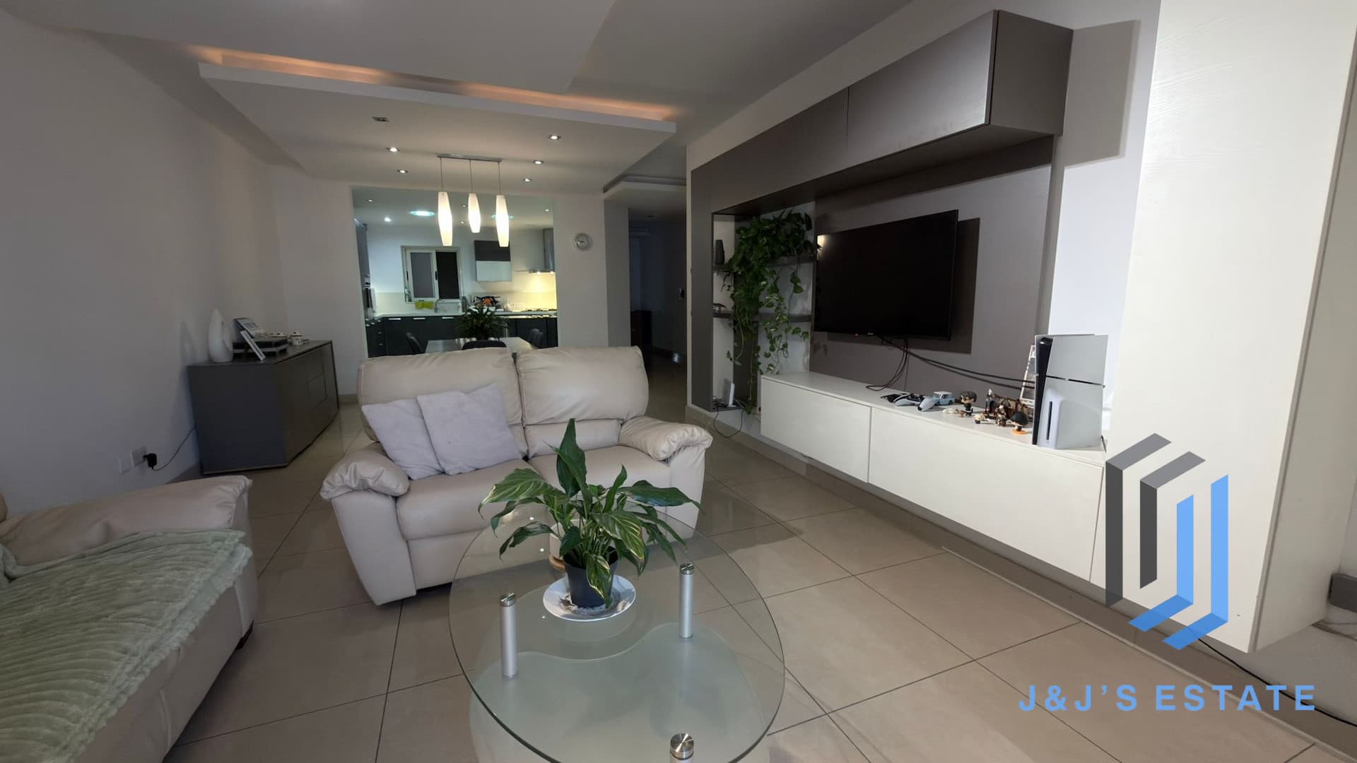 Fully furnished three-bedroom apartment in central Gzira · 5