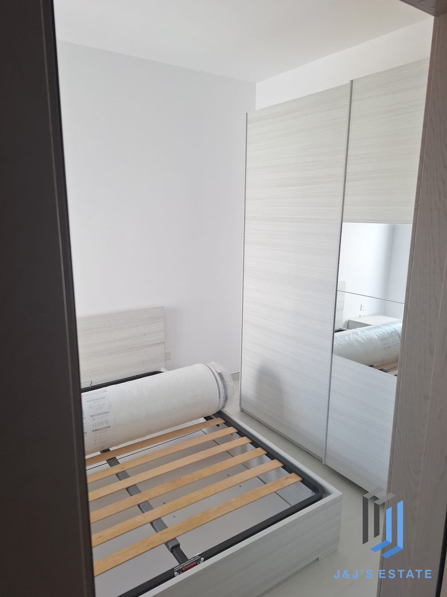 Fully Furnished Msida Penthouse 2 Bedroom Apartment · 4