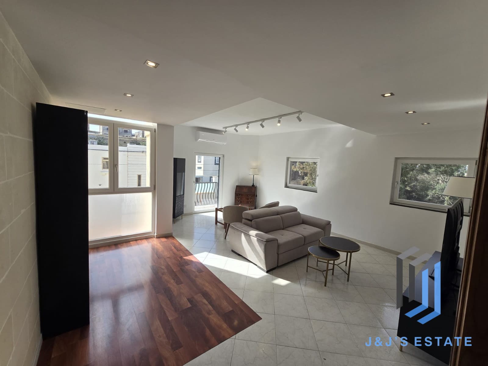 Fully Furnished Penthouse Duplex in Vibrant St Julian's · 8