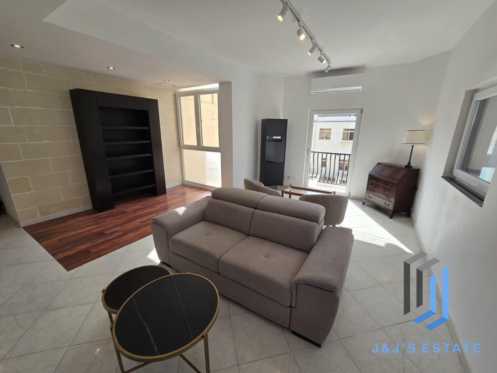 Fully Furnished Penthouse Duplex in Vibrant St Julian's · 11