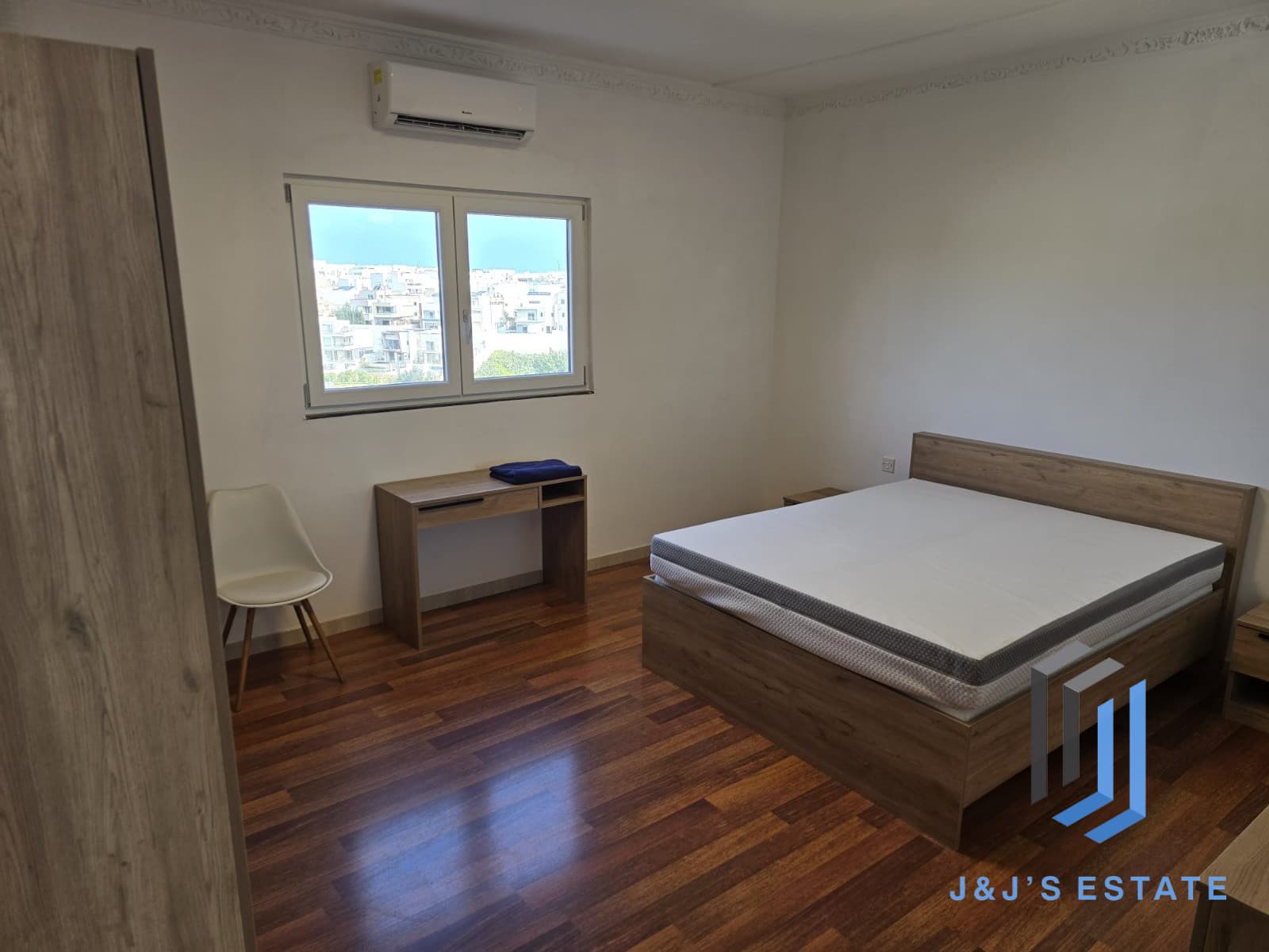 Fully Furnished Penthouse Duplex in Vibrant St Julian's · 13