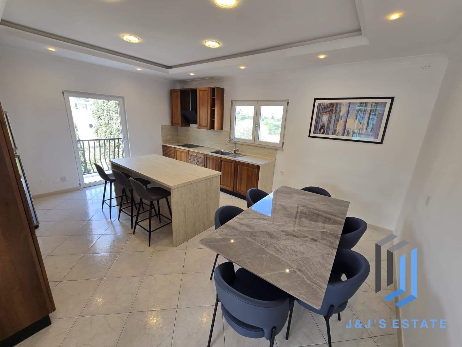 Fully Furnished Penthouse Duplex in Vibrant St Julian's · 6