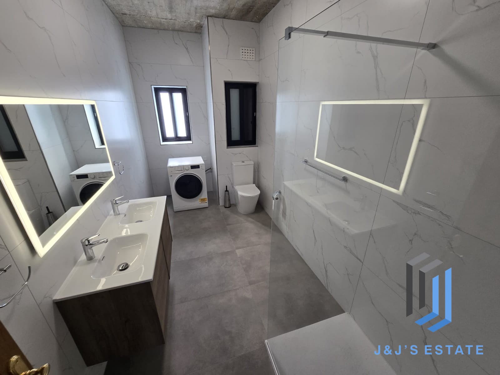 Fully Furnished Penthouse Duplex in Vibrant St Julian's · 16