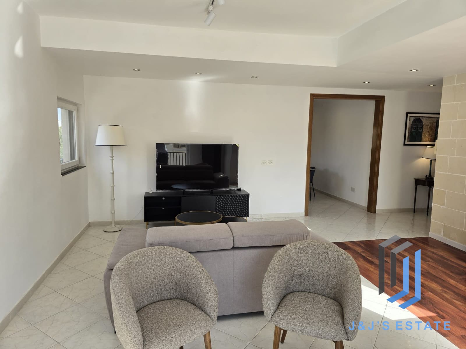 Fully Furnished Penthouse Duplex in Vibrant St Julian's · 10