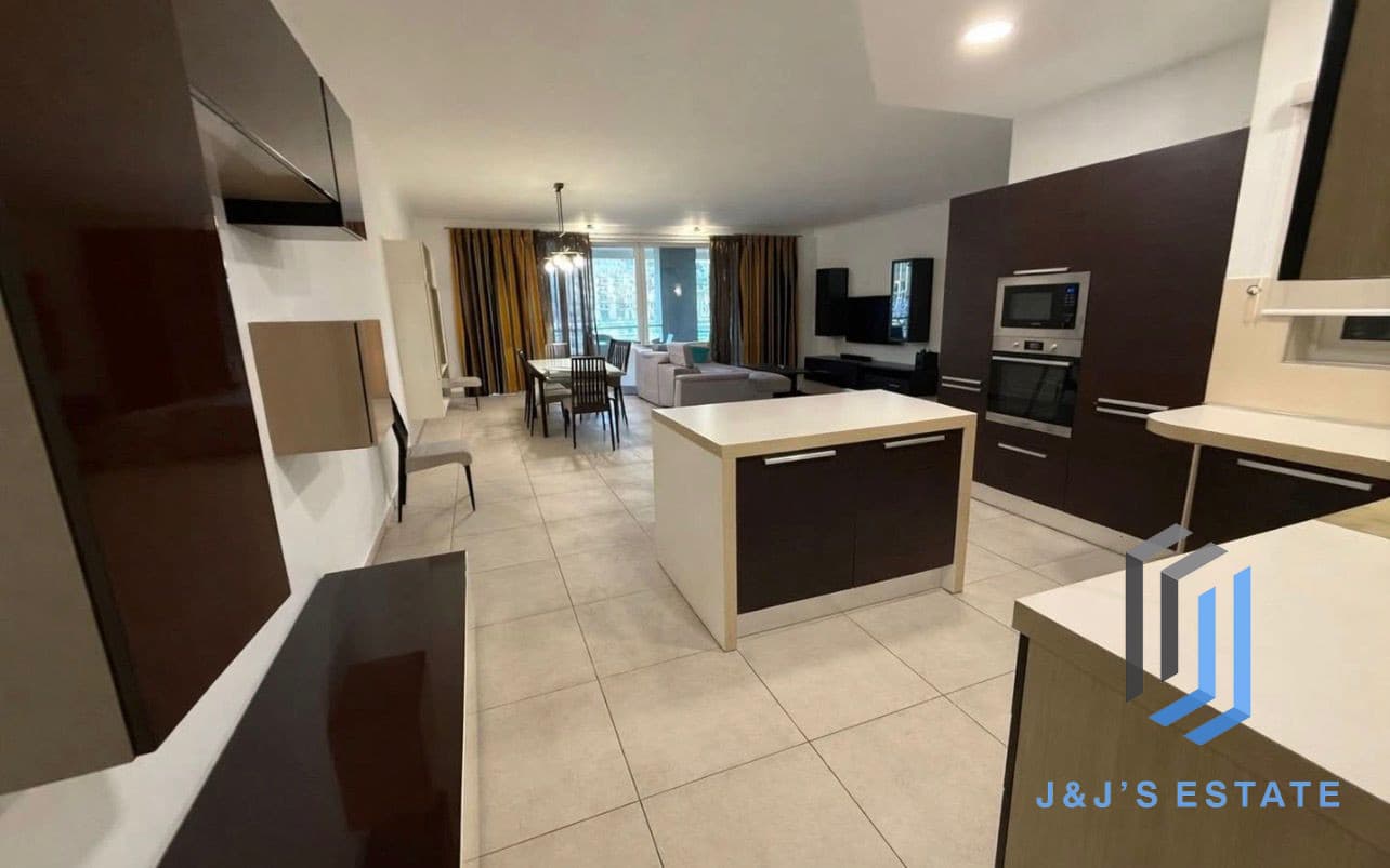 Seafront 3 Bedroom Apartment In Ta'Xbiex · 3