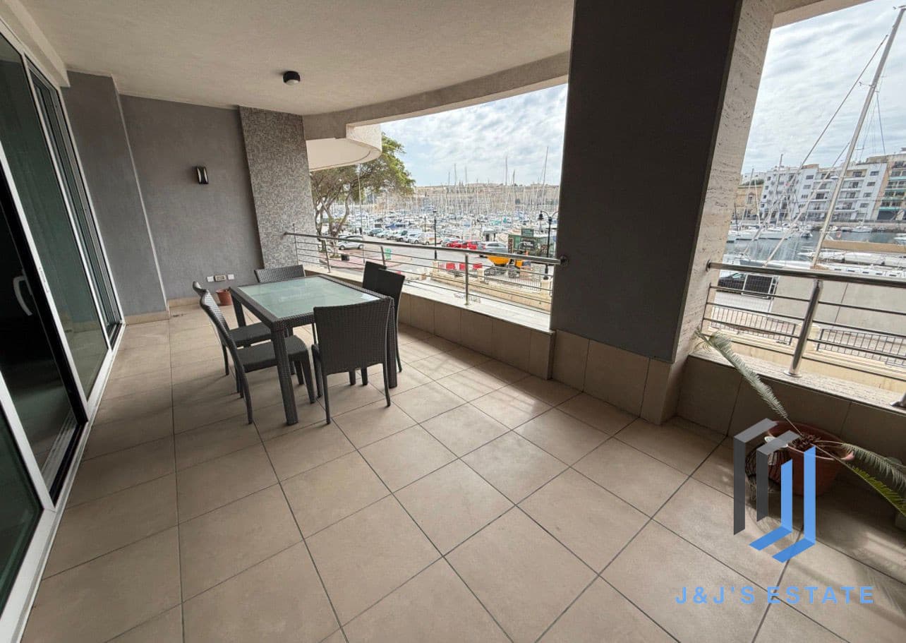 Seafront 3 Bedroom Apartment In Ta'Xbiex · 2