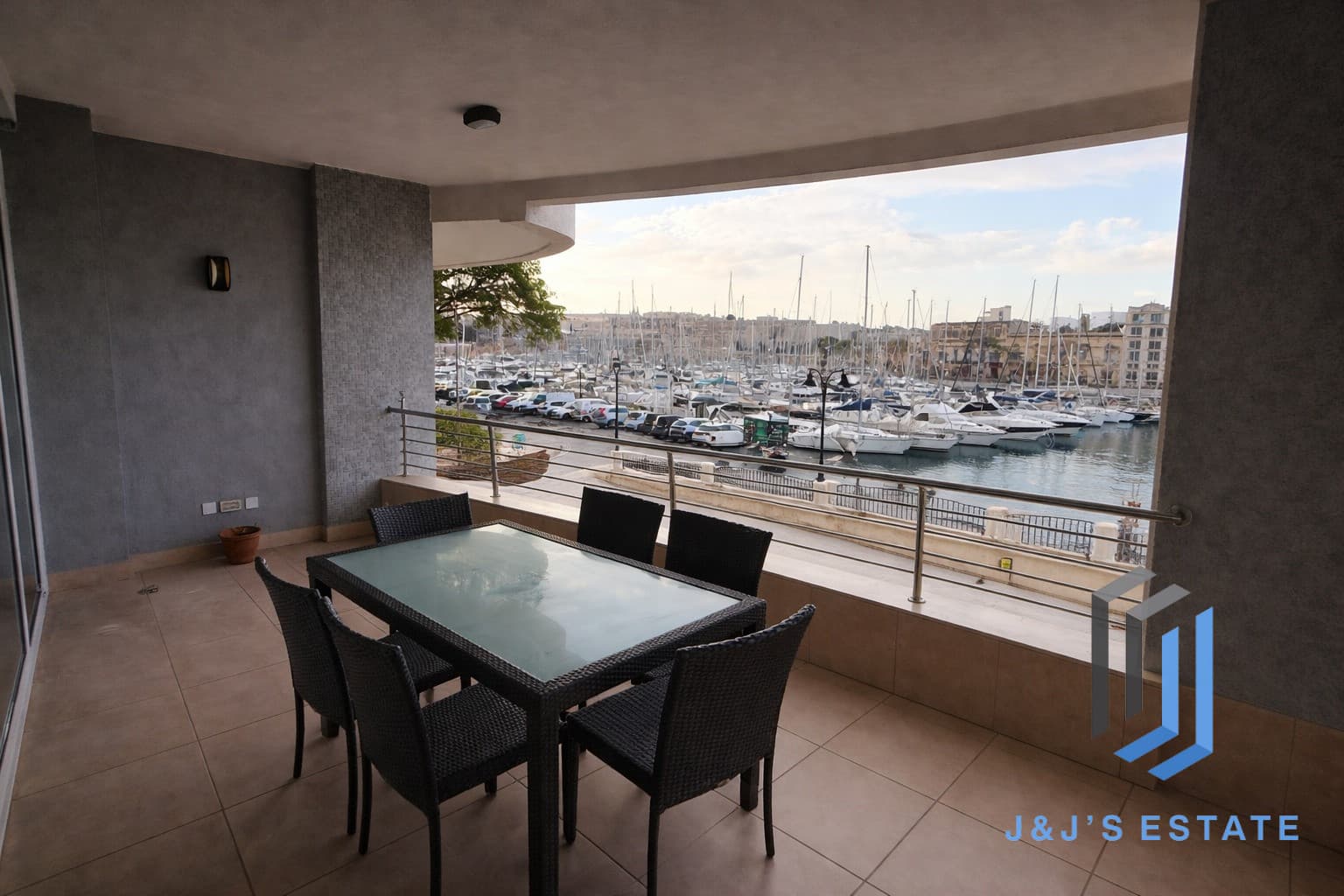 Seafront 3 Bedroom Apartment In Ta'Xbiex