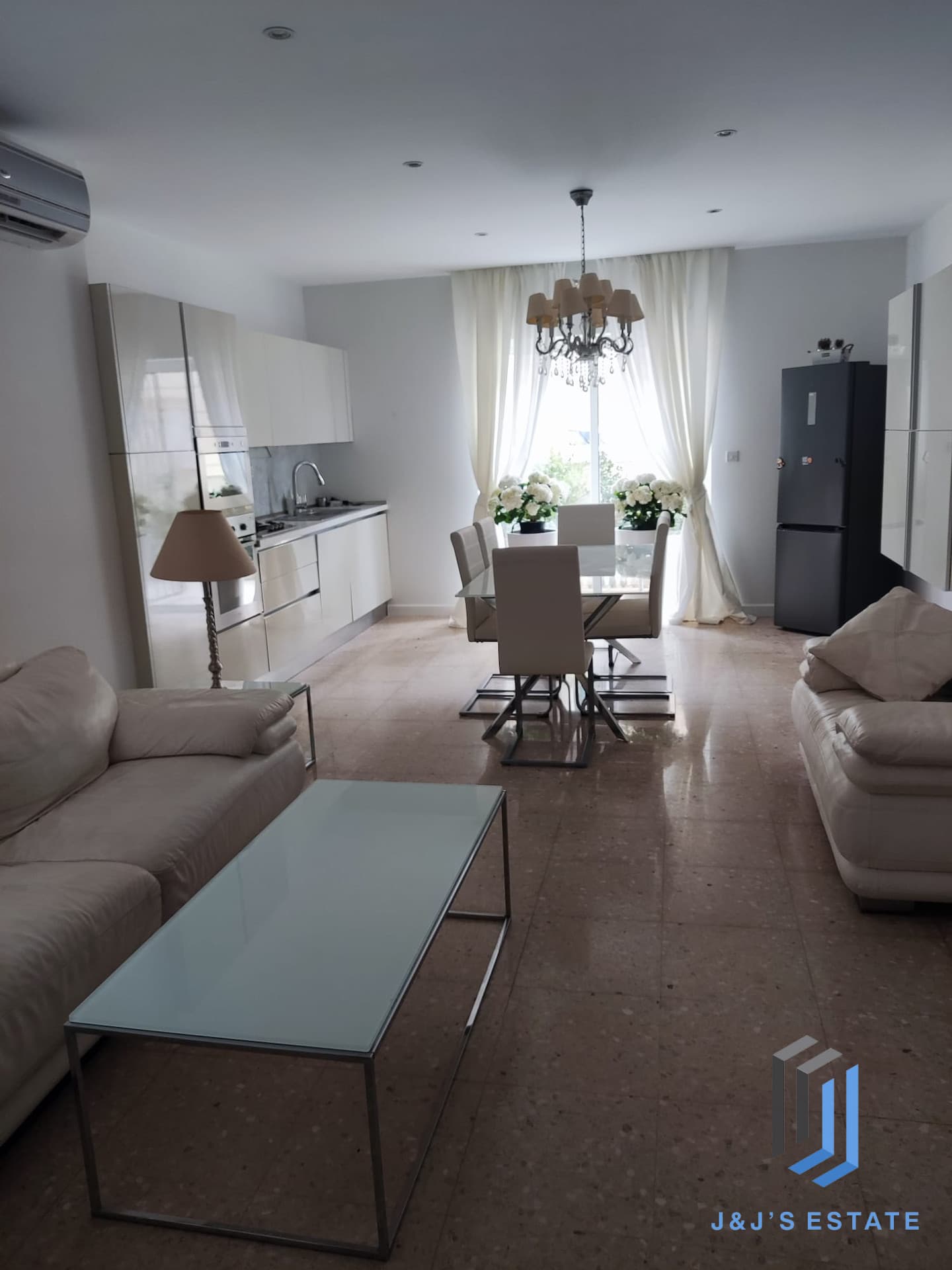 Ta'Xbiex Apartment with Three Bedrooms · 2