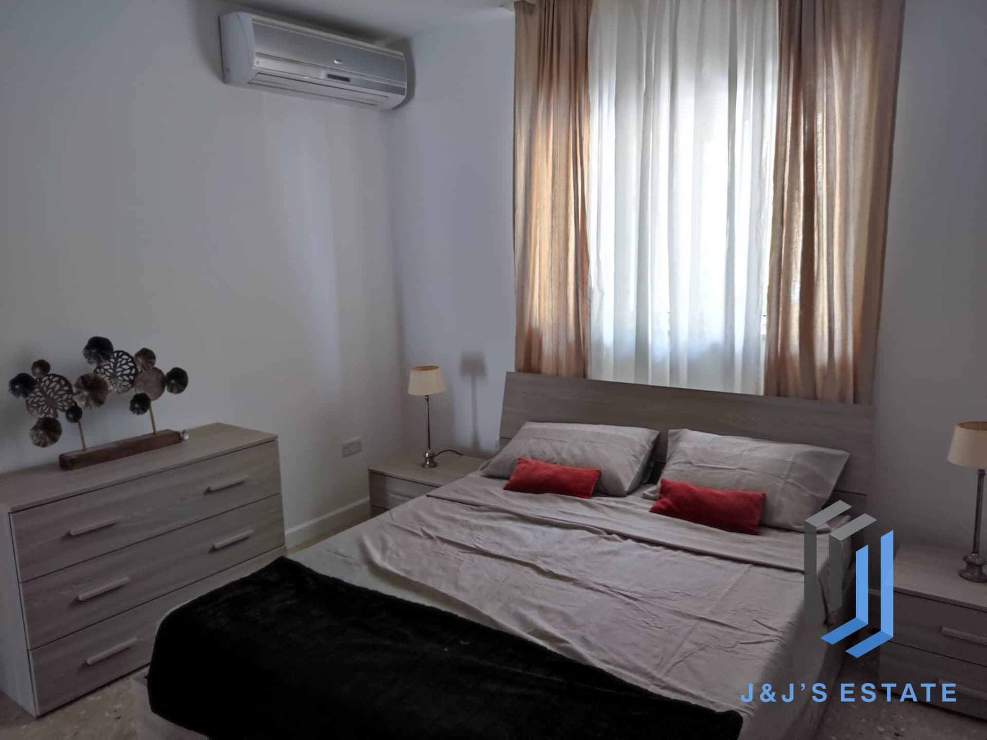 Ta'Xbiex Apartment with Three Bedrooms · 9
