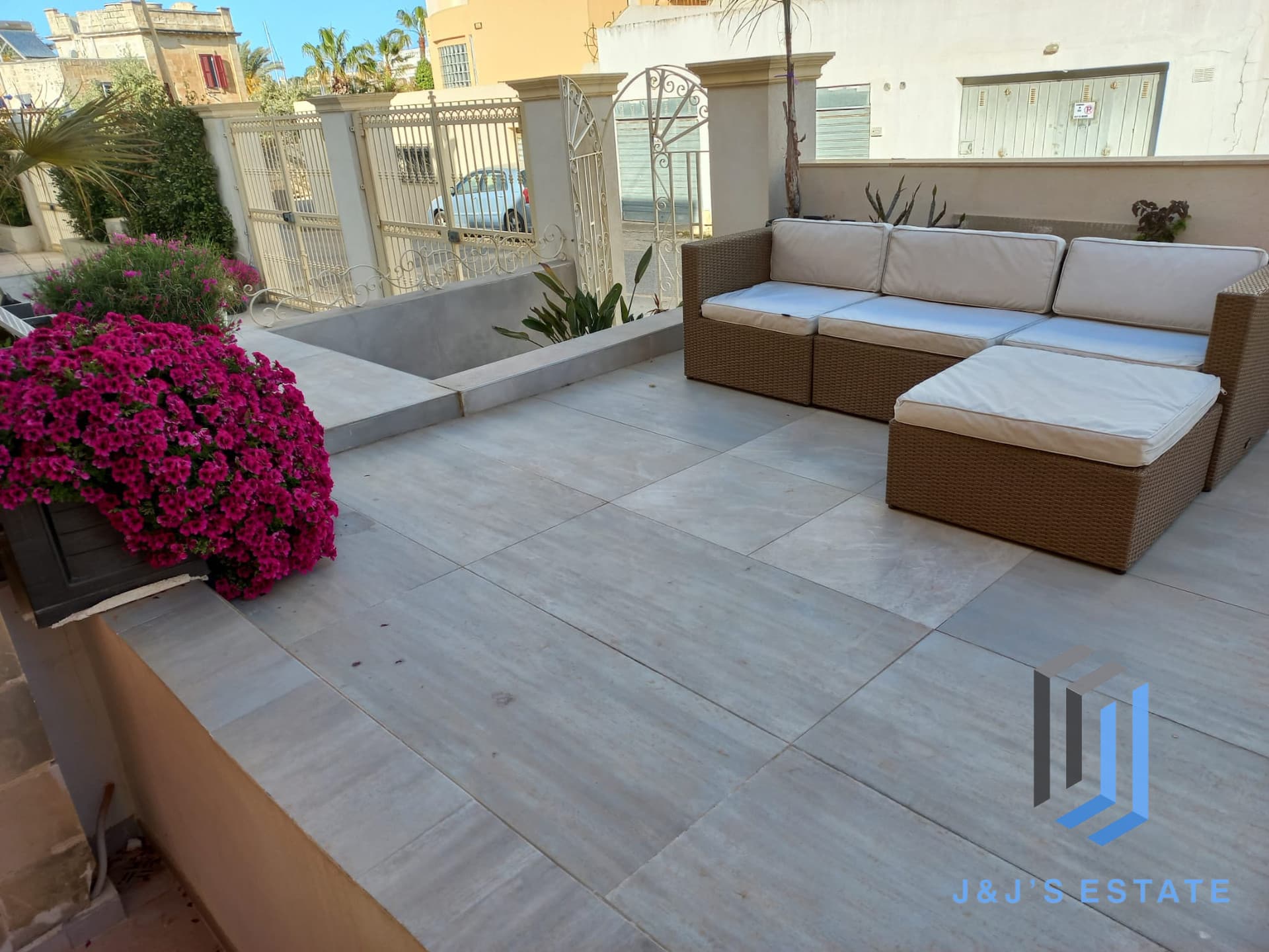 Ta'Xbiex Apartment with Three Bedrooms · 7