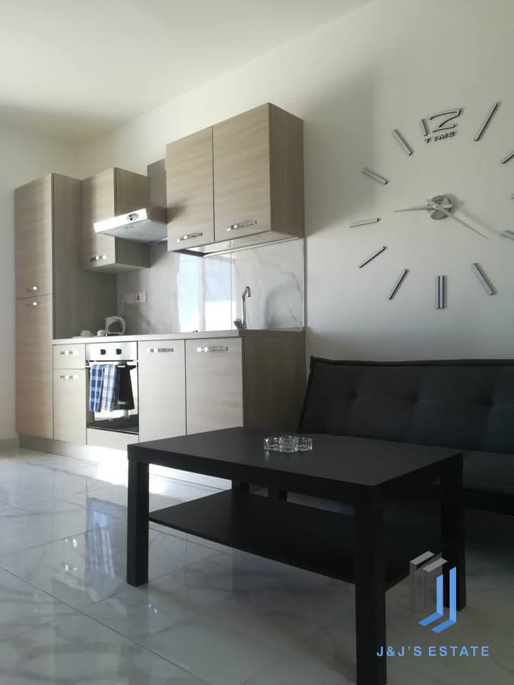 MSIDA – Bright 1 Bedroom Penthouse with Open Views