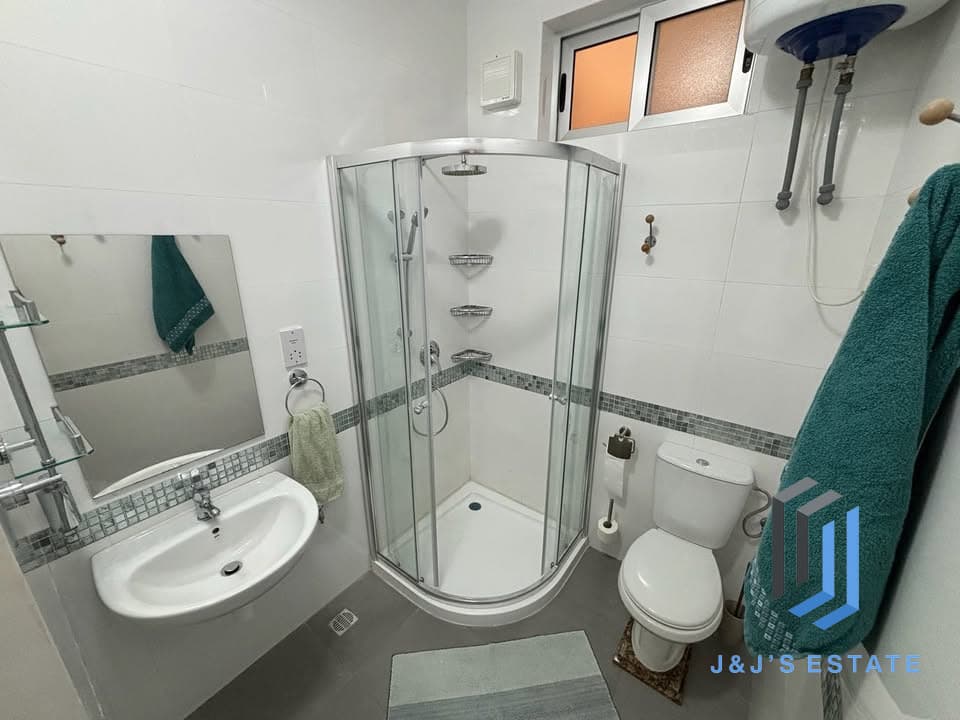 Modern Two Bedroom Apartment in St Paul's Bay · 8