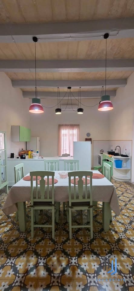 Fully Furnished Townhouse with Two Bedrooms Bormla · 2