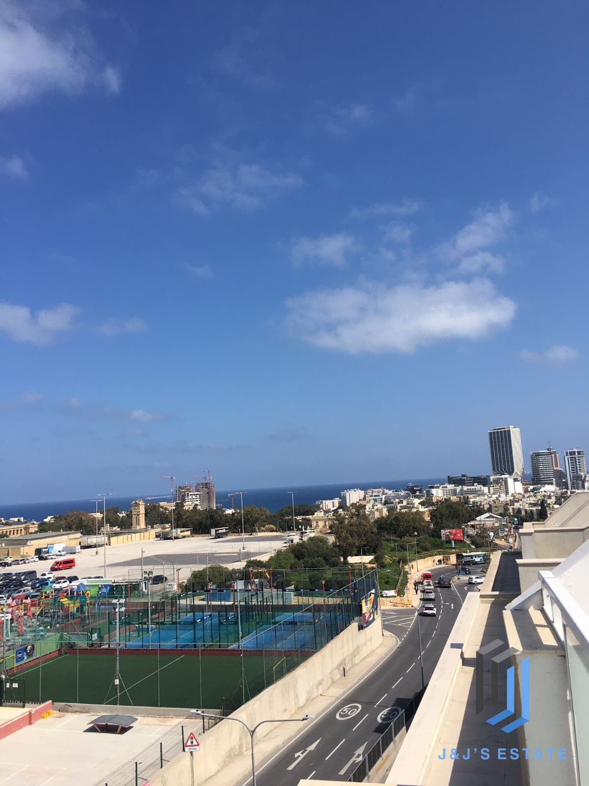 Fully Furnished Penthouse with Three Bedrooms Swieqi · 2
