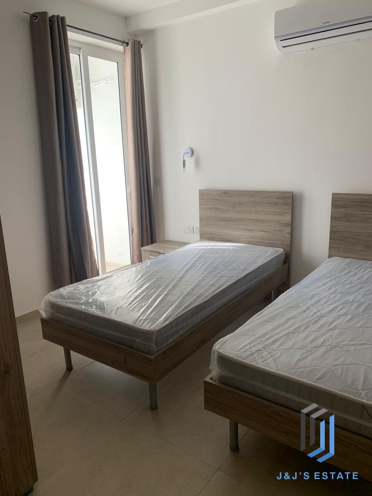Fully Furnished Penthouse with Three Bedrooms Swieqi · 8