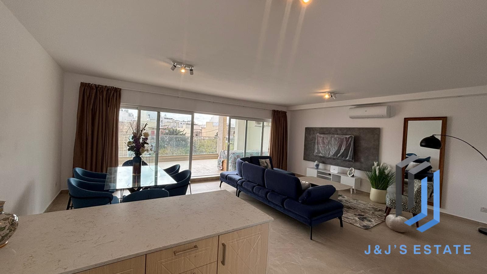 Fully Furnished Three Bedroom Apartment in Swieqi · 4
