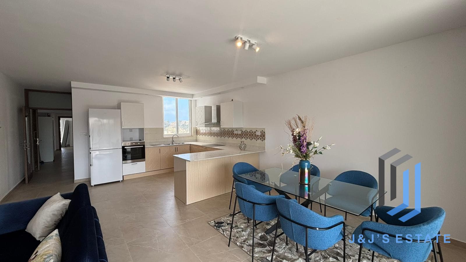 Fully Furnished Three Bedroom Apartment in Swieqi · 5