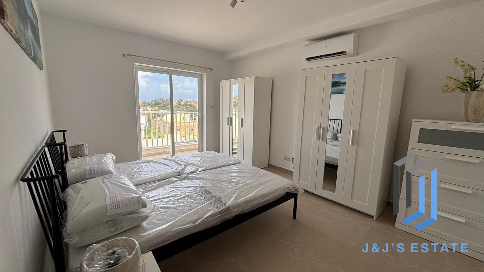 Fully Furnished Three Bedroom Apartment in Swieqi · 12