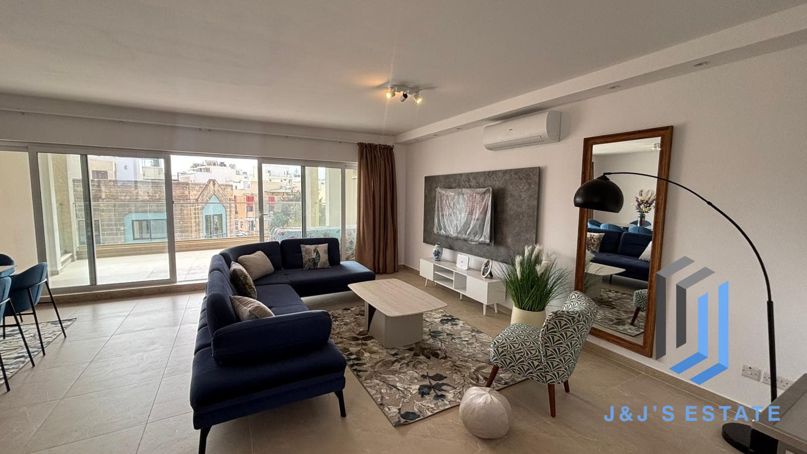 Fully Furnished Three Bedroom Apartment in Swieqi