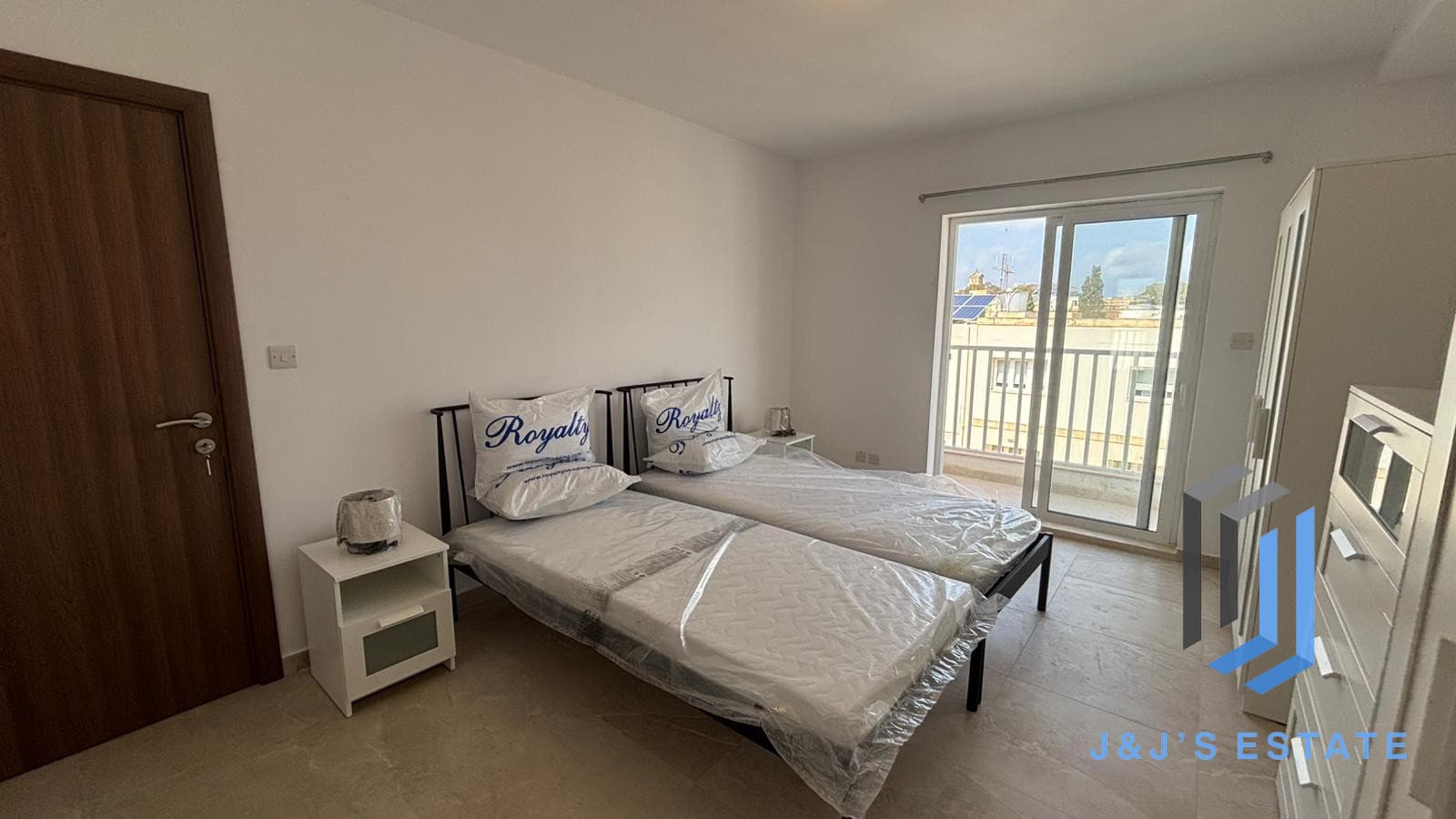 Fully Furnished Three Bedroom Apartment in Swieqi · 10