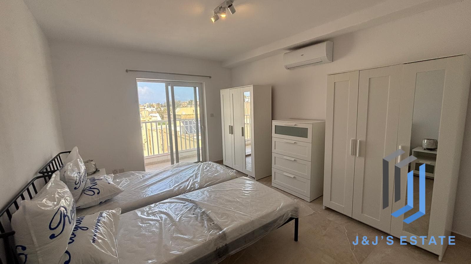 Fully Furnished Three Bedroom Apartment in Swieqi · 11