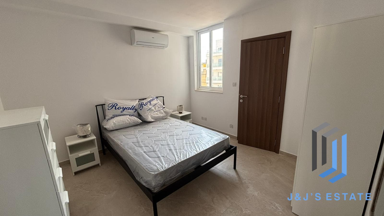 Fully Furnished Three Bedroom Apartment in Swieqi · 7