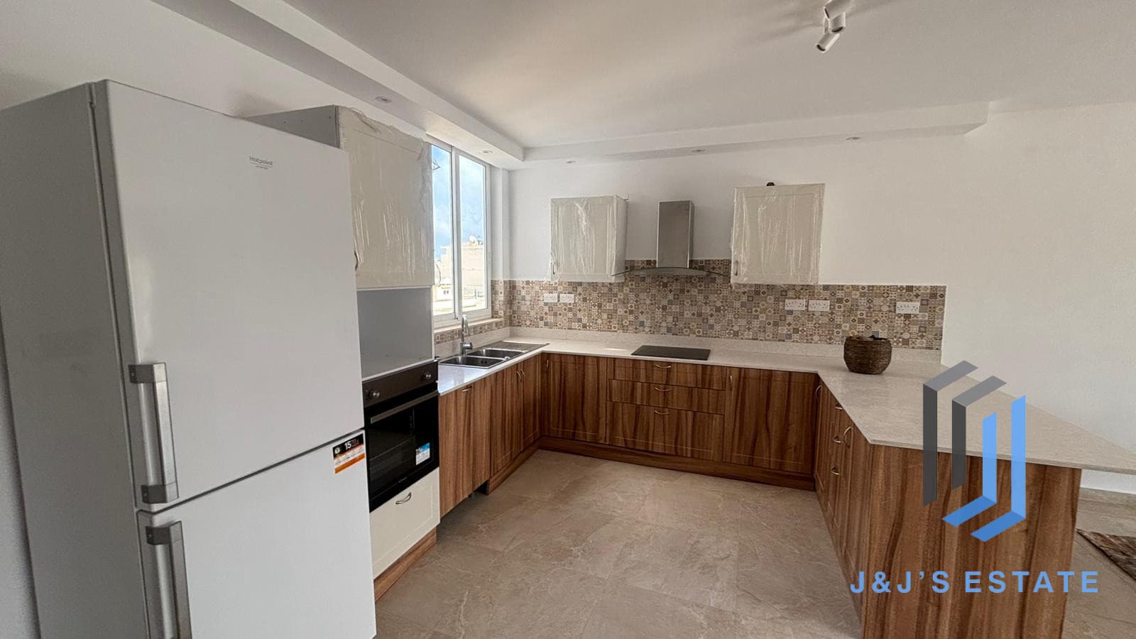 Fully Furnished Three Bedroom Apartment in Swieqi · 3