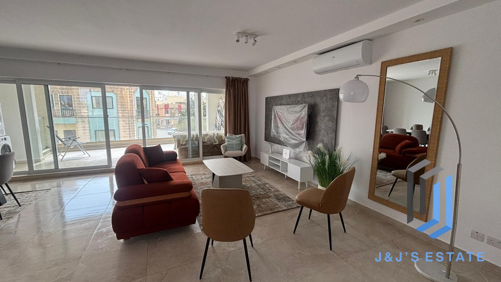 Fully Furnished Three Bedroom Apartment in Swieqi