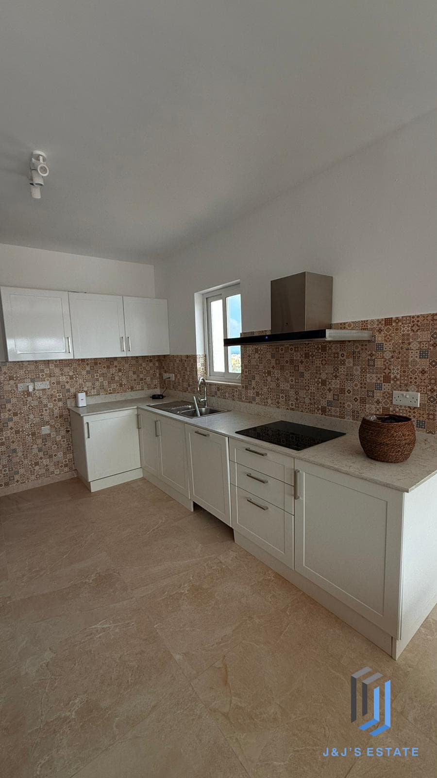 Fully Furnished Penthouse Apartment for Rent Swieqi · 5