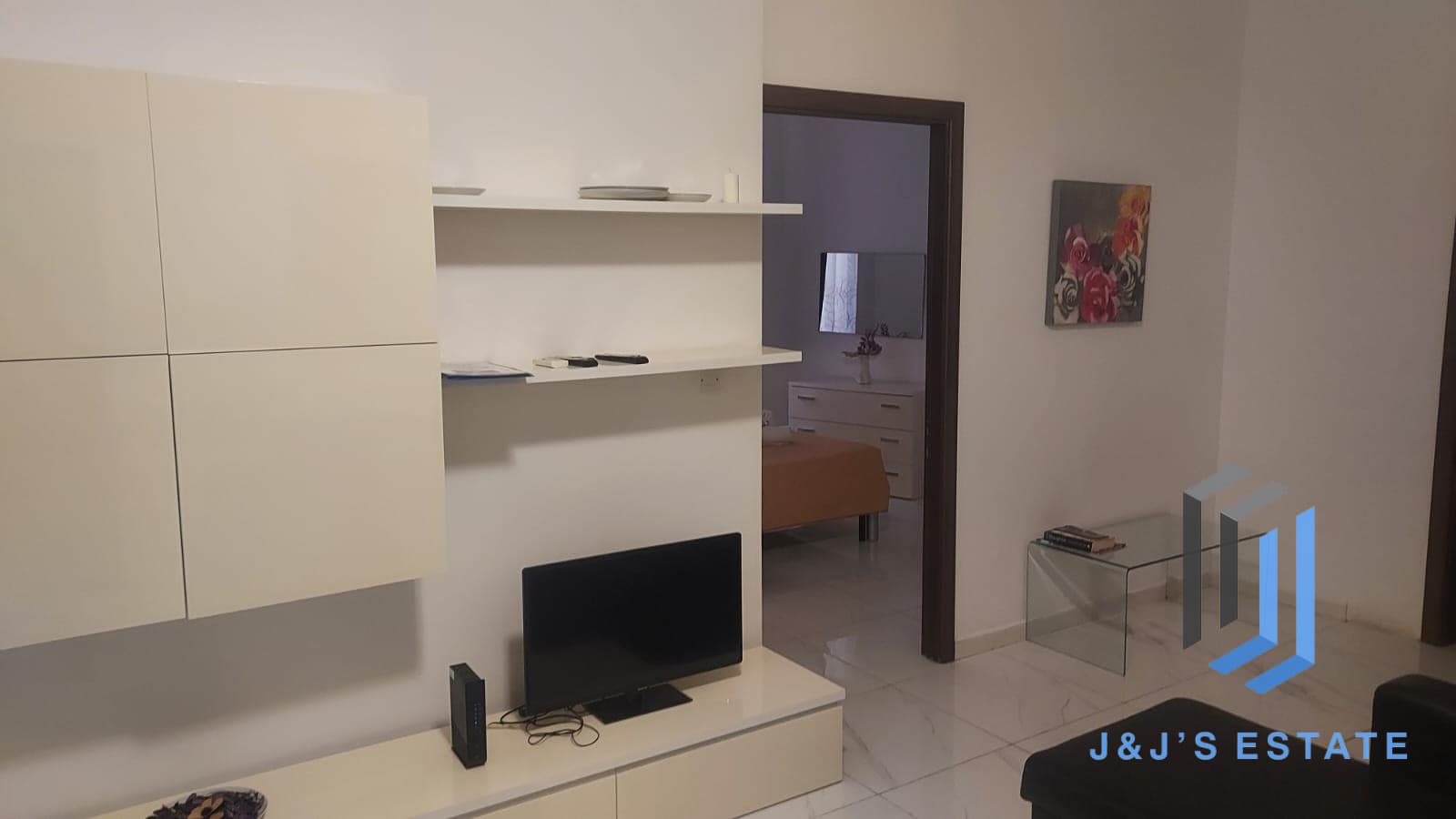 Cozy Two Bedroom Rental in Central Sliema · 2
