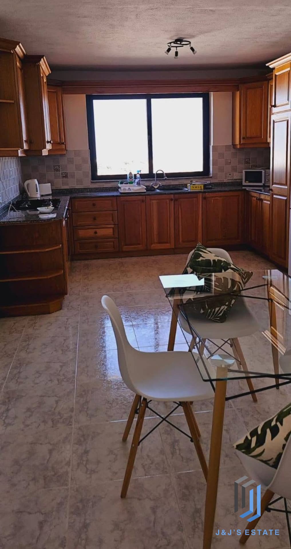 Fully Furnished Two Bedroom Apartment in Mellieha · 9