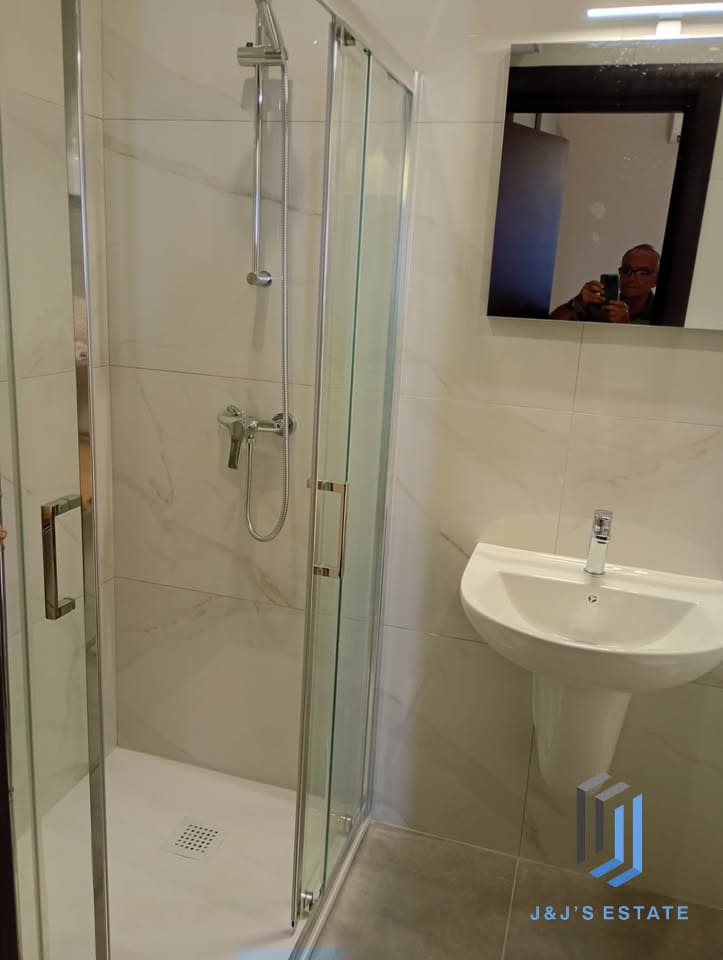 Two-bedroom apartment in central San Gwann · 8