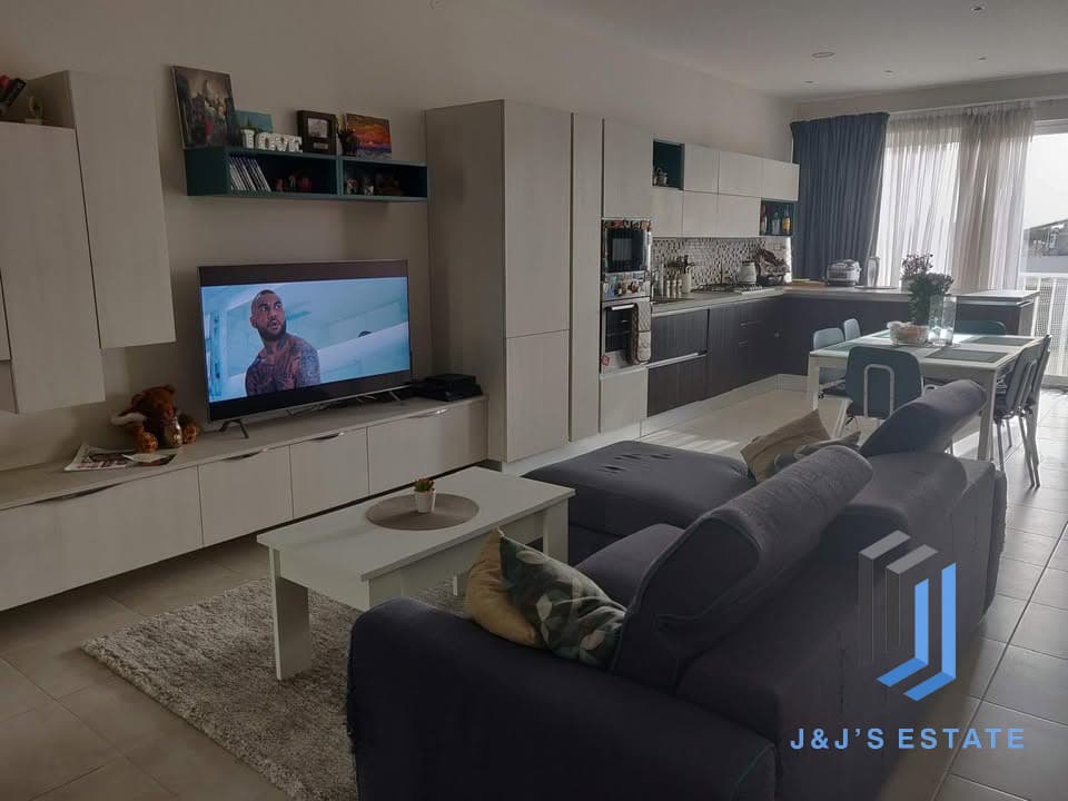 Two-bedroom apartment in central San Gwann · 2