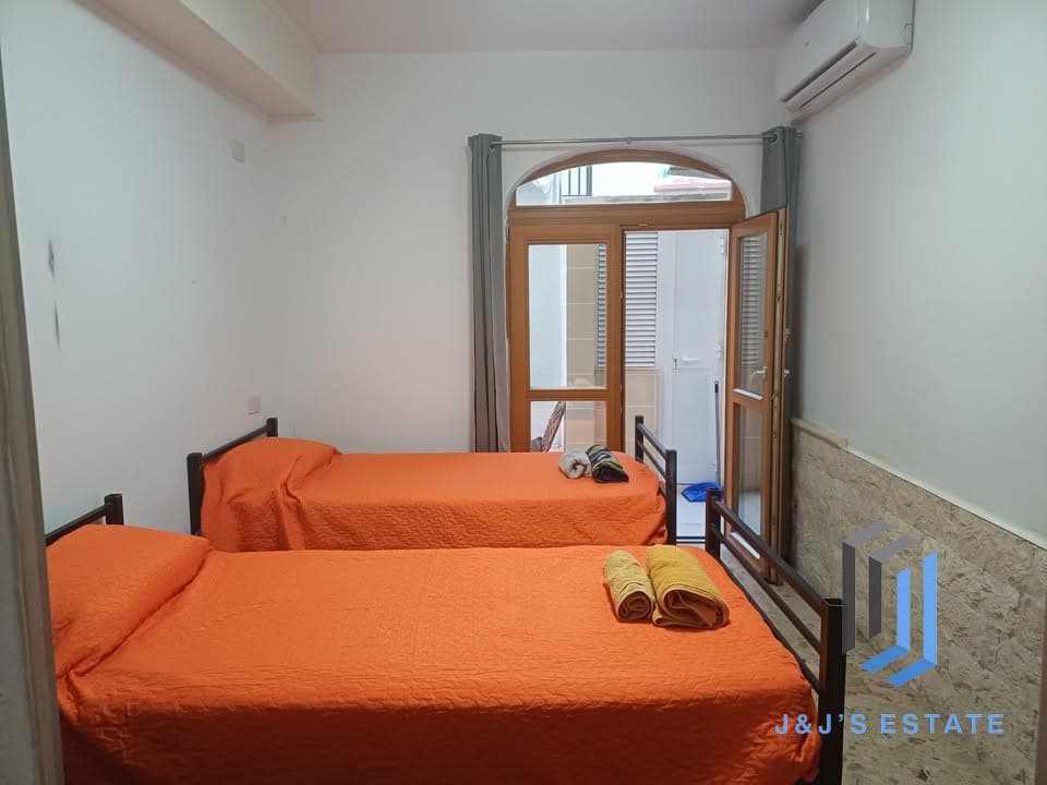 Modern Two Bedroom Apartment in Lively Bugibba Area · 5