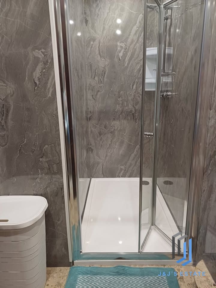 Modern Two Bedroom Apartment in Lively Bugibba Area · 7
