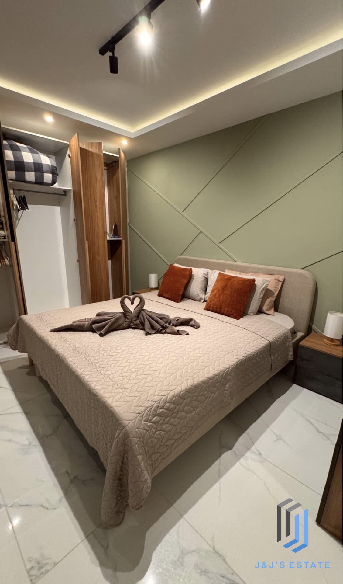 Two Bedroom Apartment for Rent Spacious Interior · 6