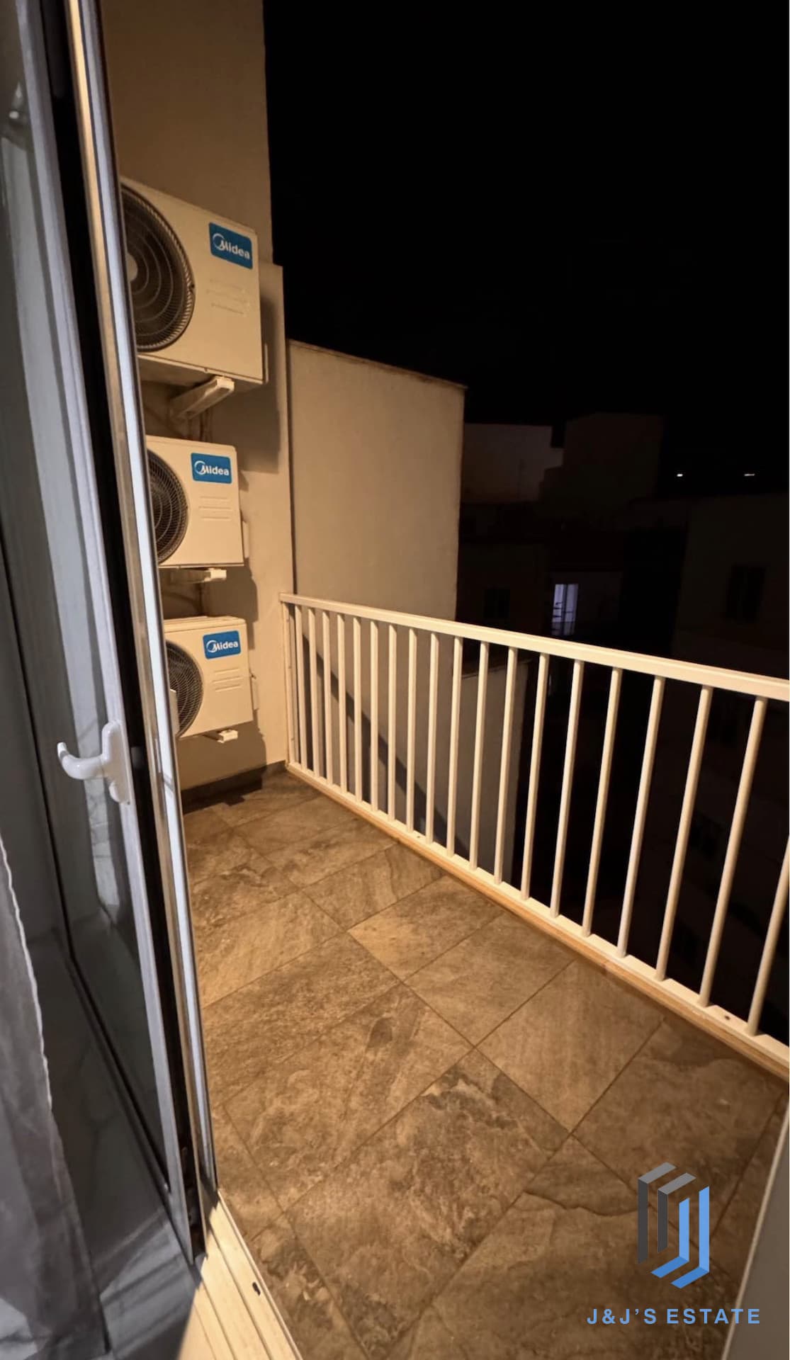 Two Bedroom Apartment for Rent Spacious Interior · 10