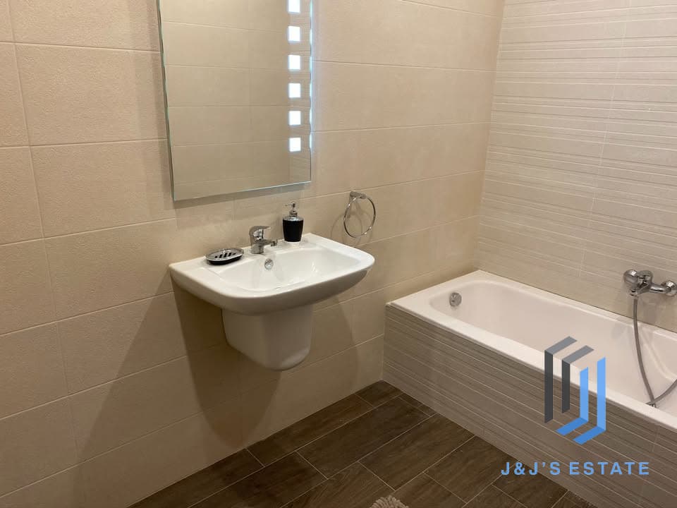 Fully Furnished Three Bedroom Apartment in San Gwann · 8