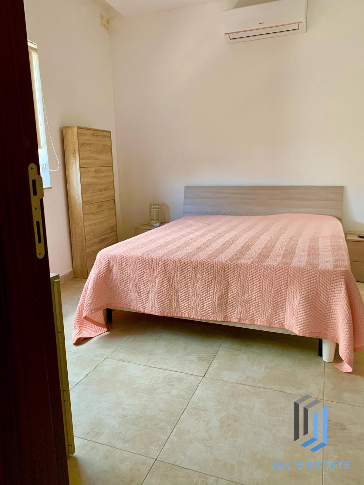Fully Furnished Penthouse Apartment for Rent · 7